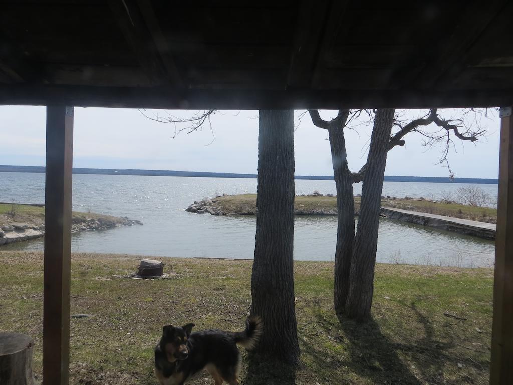 Отель Lake Wolsey Cabins Gore Bay Экстерьер фото