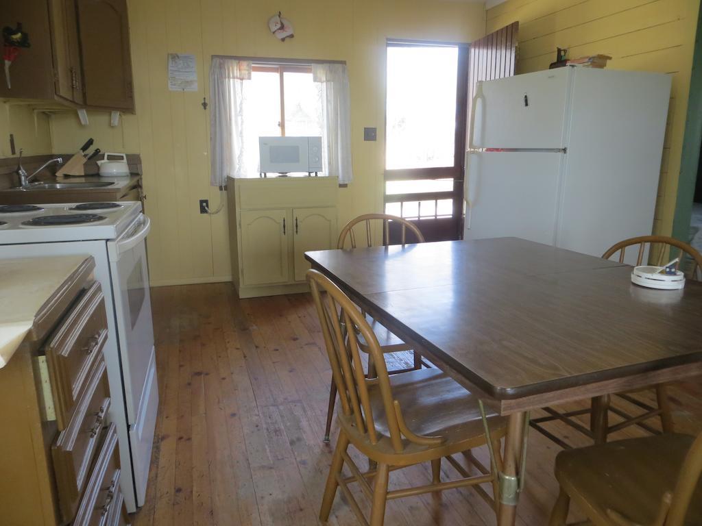 Отель Lake Wolsey Cabins Gore Bay Номер фото